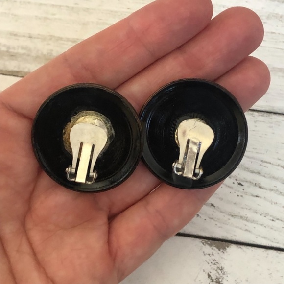 Vintage clip on earrings - Picture 5 of 8